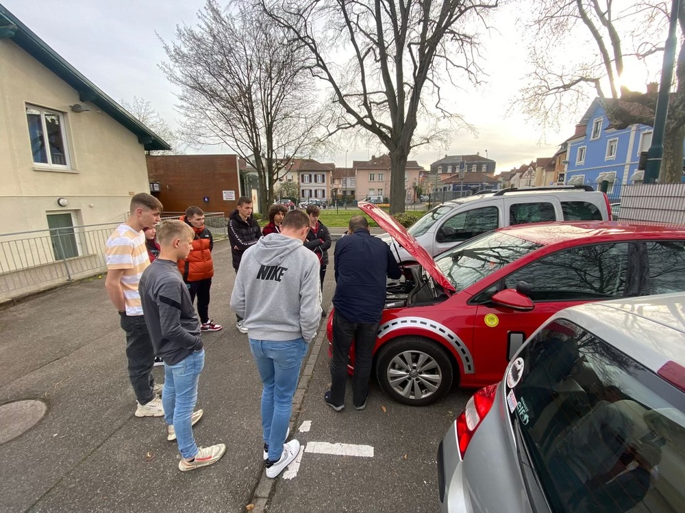 Élèves en formation sur véhicule