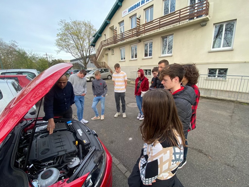 Élèves en formation sur véhicule